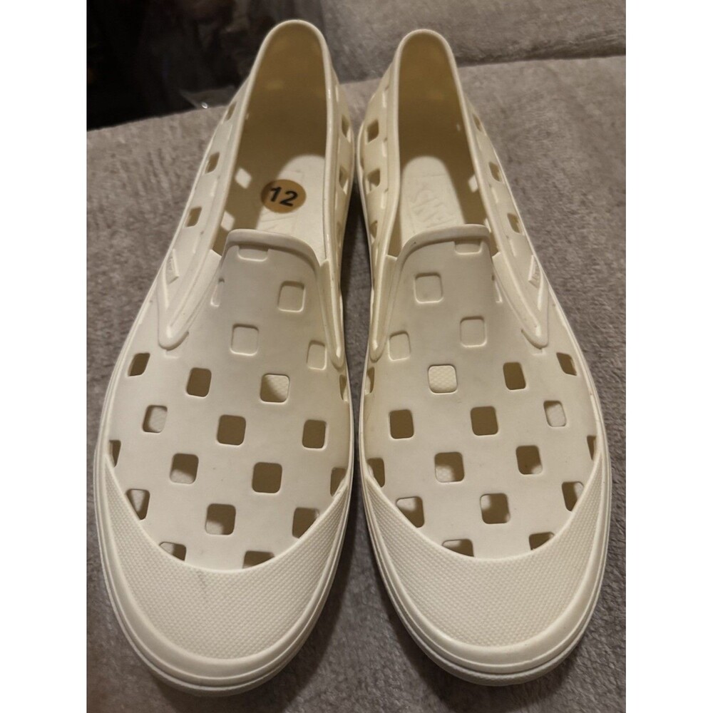 NWOB Slip-On TRK Water Shoes Marshmallow White Cream M12 Trek Clog